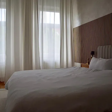 아파트 Charmanter Altbau In Schleussig Mit Balkon *
