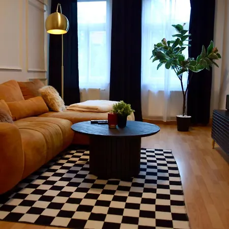 Charmanter Altbau In Schleussig Mit Balkon * Leipzig
